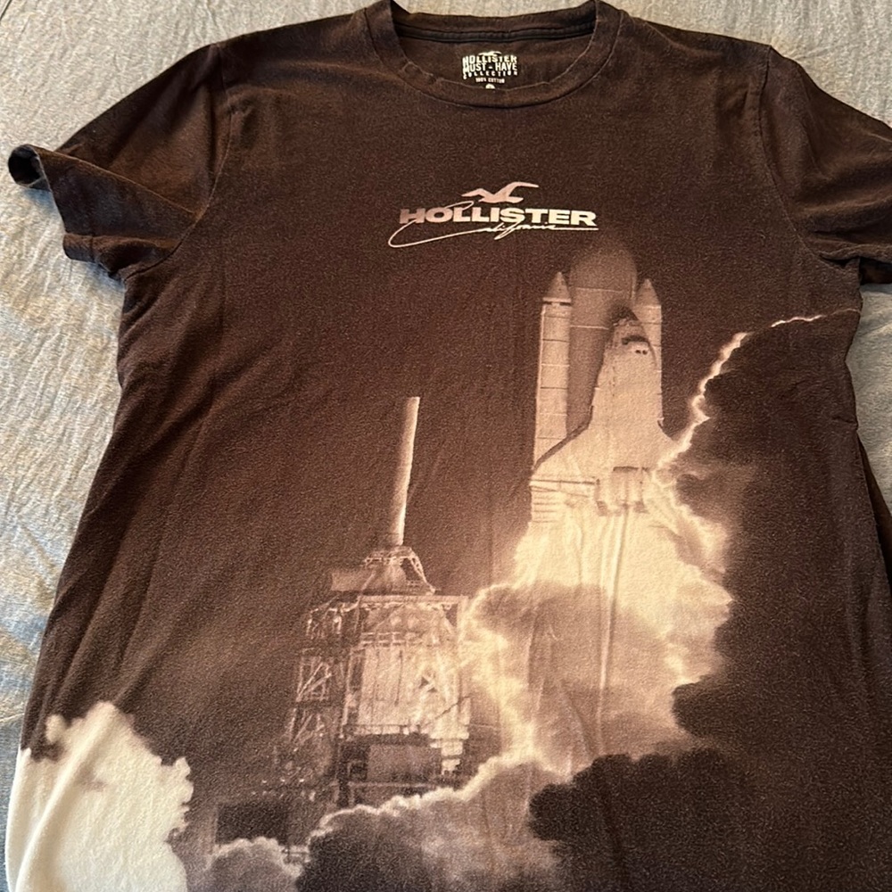 Men’s Hollister T-shirt
